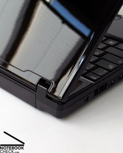 Die Scharniere wirken etwas klein und unterdimensioniert...