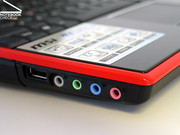 ...insbesondere der USB Ports, die an den Seitenkanten recht weit an den Seitenkanten positioniert sind.