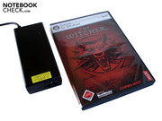 Das 90 Watt Netzteil ist verhältnismäßig klein.