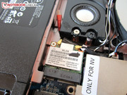 Oberhalb des Funkmoduls erkennt man den Subwoofer.