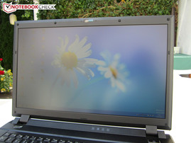 Außeneinsatz One K73-3S (sonniger Tag, Notebook gegenüber weißer Wand)