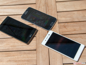 Während das Galaxy S6 noch eine Schüppe drauflegt, dimmt die Konkurrenz glühend ab.