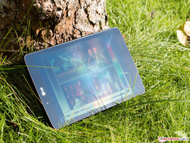 In der Sonne hat das Tablet Probleme.