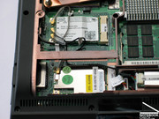 zu den PCI-Card Slots die beim Testsample mit einem DVB-T Tuner und dem 4965AGN W-Lan Modul von Intel bestückt waren.