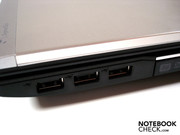 Drei USB 2.0-Ports sitzen direkt nebeneinader - suboptimal