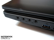 Die Soundanschlüsse sind arg weit vorne positioniert.