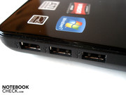 Auf der rechten Seite sitzen gleich drei USB 2.0-Ports.