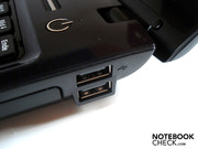 Die USB-Ports der rechten Seite können sich bei Bestückung gegenseitig blockieren.