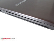 Samsung hat sich für ein Slot-In-Laufwerk entschieden.