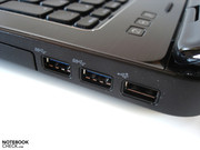Die rechte Seite enthält zwei moderne USB 3.0-Ports.