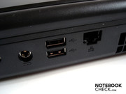 Die Rückseite verfügt über DC-in, zwei weitere USB 2.0-Ports und RJ-45 Gigabit-Lan