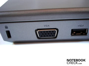 Die linke Seite verfügt über ein Kensington Lock, VGA und USB 2.0