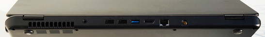 Headset Port, 2x USB 2.0, USB 3.0, HDMI, Gigabit Ethernet, Stromanschluß auf der Rückseite. Kensington Lock auf der rechten Seite, Cardreader auf der linken. Ungewöhnlich: Einschaltknopf auf der Vorderkante