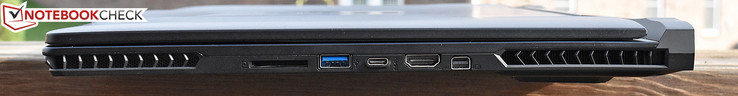 rechts: SD-Kartenleser (Fullsize), USB 3.0, USB 3.1 Typ-C Gen.1, HDMI, Mini-DisplayPort