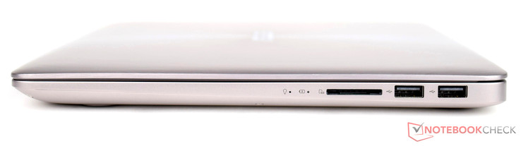 Rechte Seite: SD-Kartenleser, 2x USB 2.0