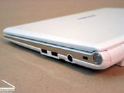 Abgesehen von insgesamt 3 USB Ports findet man lediglich die wichtigsten Basisanschlüsse am Gerät.