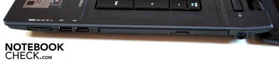 Rechte Seite: 5-in-1-Kartenleser, 2x USB 2.0, optisches Laufwerk, DC-in