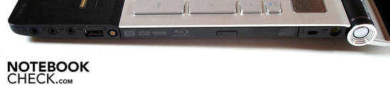 Rechte Seite: 3x Sound, USB 2.0, Antenne, opt. Laufwerk, Kensington Lock, DC-in