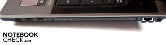 Rechte Seite: 3x USB 2.0, Blu-Ray-Laufwerk, RJ-45 Gigabit-Lan, DC-in