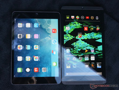 Edelkonkurrent iPad Mini mit Retina Display: eindeutig hochwertiger und stabiler, aber auch teurer.