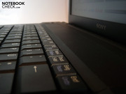Über der Tastatur sind die Lautsprecher angebracht, die für ein Office-Notebook überraschend guten Klang liefern.