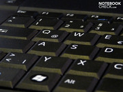 Große Tasten und ein angenehm straffes Schreibgefühl bietet das Keyboard.