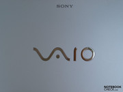 Silber zeigt unser Testgerät am Bildschirmdeckel.