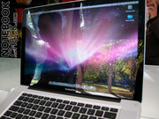 Leider gibt es dadurch nur noch die spiegelnde Version, die bei Sonneneinstrahlung mit starken Reflexionen zu kämpfen hat.