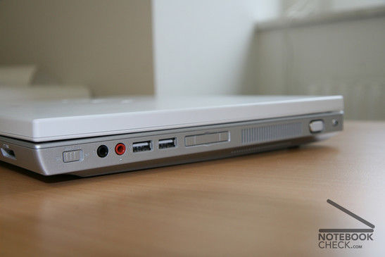 Rechte Seite - Kopfhörer, Micro, 2x USB 2.0, Express Card 34cm, Lüfterausgang, Monitor, Firewire 400