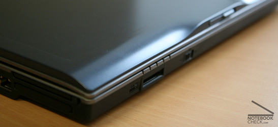 Vorderseite: Cardreader, WLAN Schalter, LEDs