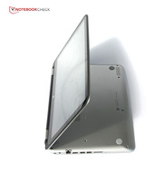 Der Stand-Modus, bei dem man den Touchscreen bedienen kann und beispielsweise bequem einen Film anschauen oder eine Präsentation halten kann.