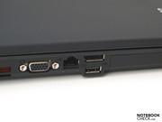 In der Mitte der linken Seite: DisplayPort, VGA,...