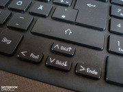 Die Pfeiltasten sind schon arg schmal geraten.