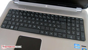 Im rechten Bereich gibt die Tastatur spürbar nach.