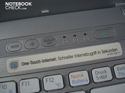 Mithilfe spezieller Funktionstasten oberhalb der Tastatur lässt sich das Internet starten, der Ton stumm schalten und das Display deaktivieren