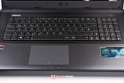 Tastatur ohne Schnick-Schnack und großzügiges Touchpad.