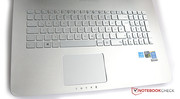Außerdem ist eine weiße Tastaturbeleuchtung bei hellen Tasten am Tag eher störend, weil man die Beschriftung nicht mehr lesen kann.