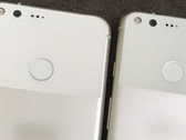 Links das Pixel XL, rechts das Pixel: Die neuen Phones von Google in Weiß.