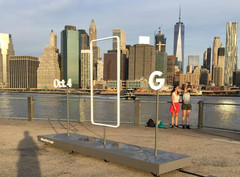 Mit dem Google Pixel Phone auf die Skyline von New York blicken: Google macht Werbung.
