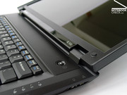 Auch wenn sich die Displayscharniere optisch auf den ersten Blick wesentlich von den bekannten Metallscharnieren unterscheiden,...