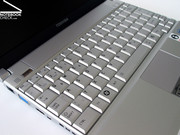Hinsichtlich Tastatur nutzt das Portégé die gesamte Gehäusebreite und bietet somit...