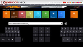 Die gesplittete Tastatur eignet sich prima, wenn das Gerät in beiden Händen gehalten wird.