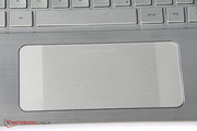 Das Touchpad hat links und rechts zwei Zonen, die bei der Bedienung von Windows 8.1 helfen.