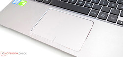 Das Touchpad des Asus Zenbook UX310UQ.