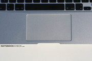 Auch das Trackpad ist schmaler als bei anderen MacBooks.
