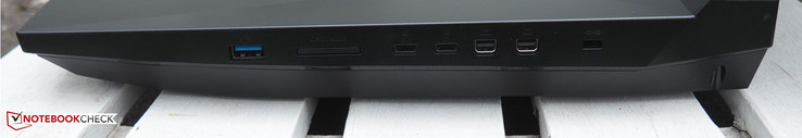 rechte Seite: USB 3.0, Cardreader, 2x USB 3.1 Typ-C inkl. Thunderbolt, 2x Mini-DisplayPort, Kensington