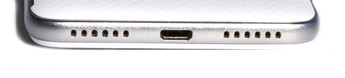unten: USB-2.0-Port, Lautsprecher, Mikrofon
