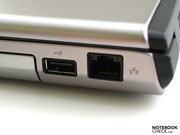Der hinteren Abschnitt der rechten Seite beherbergt noch einen USB-2.0 Anschluss und das RJ-45 (LAN) Interface