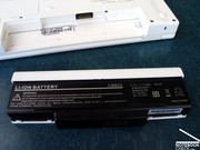 Selbst mit dem großen 9-Zellen Akku erreicht das Mythos nur durchschnittliche Laufzeitergebnisse und präsentiert sich damit nicht unbedingt als Mobilitätsprofi.