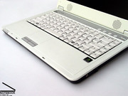 Die Tastatur fügt sich optisch sehr elegant in das weiße Gehäuse des Zepto ein.